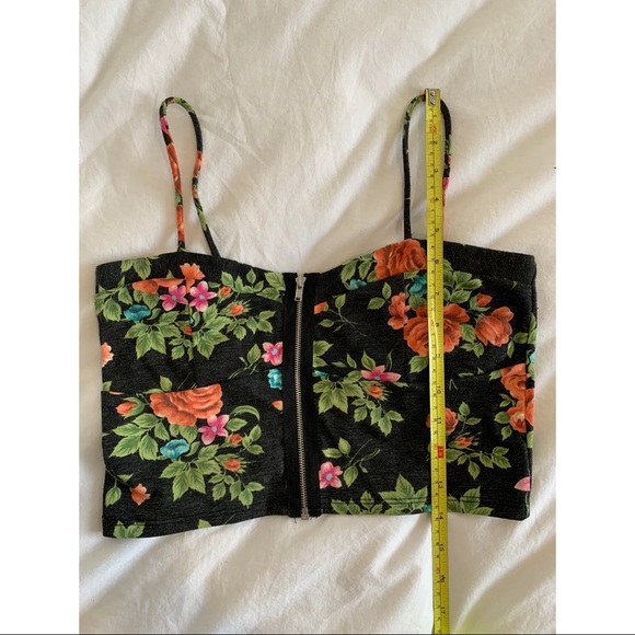 Floral crop tank top! - Picture 4 of 8